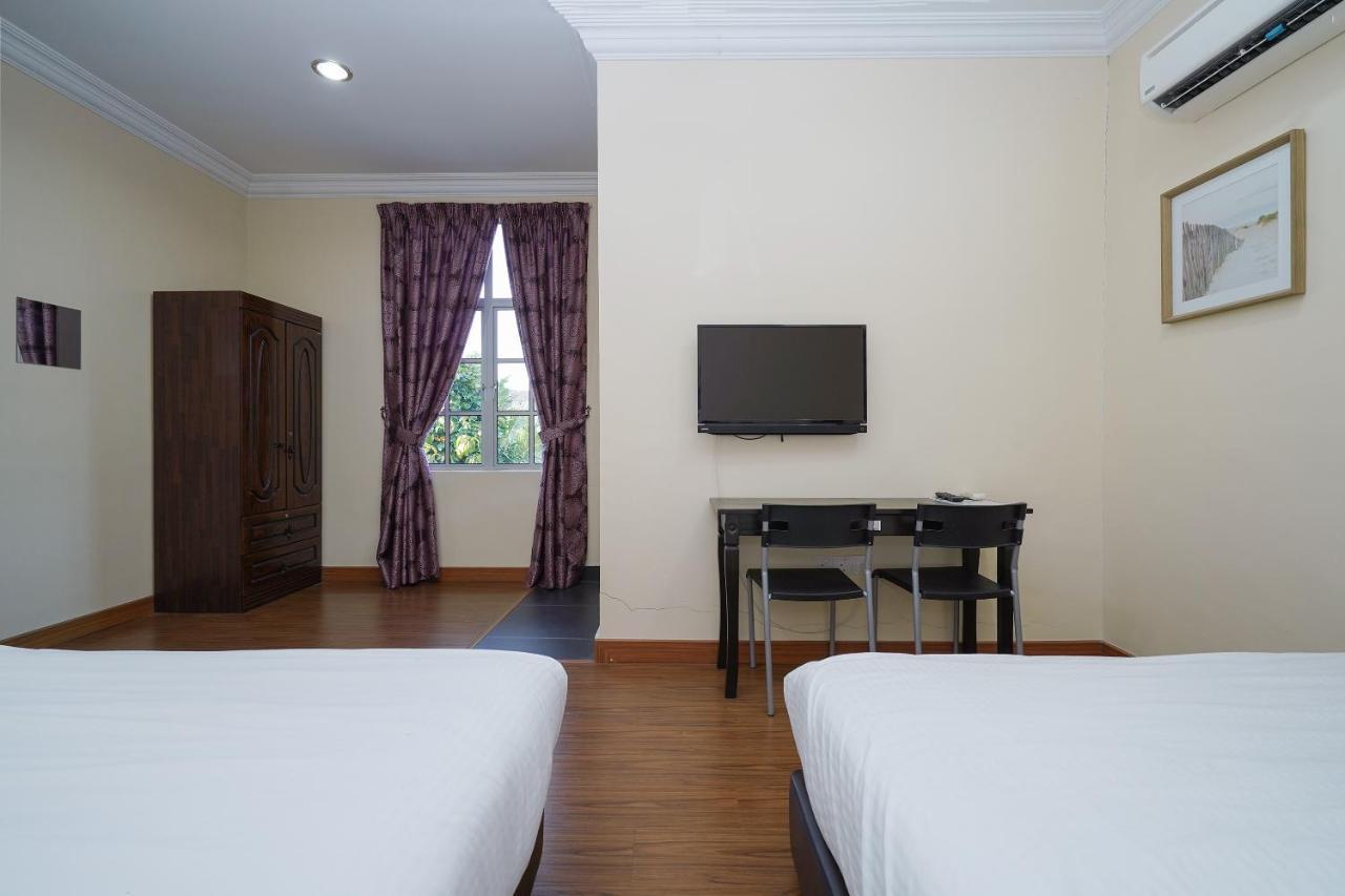 Oyo 90451 Bangi Moya Guesthouse 外观 照片