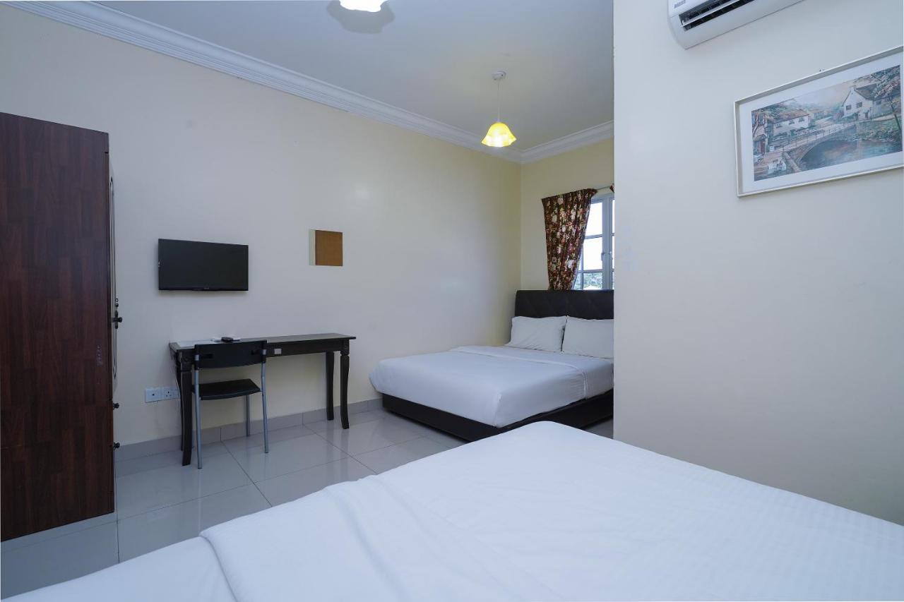 Oyo 90451 Bangi Moya Guesthouse 外观 照片